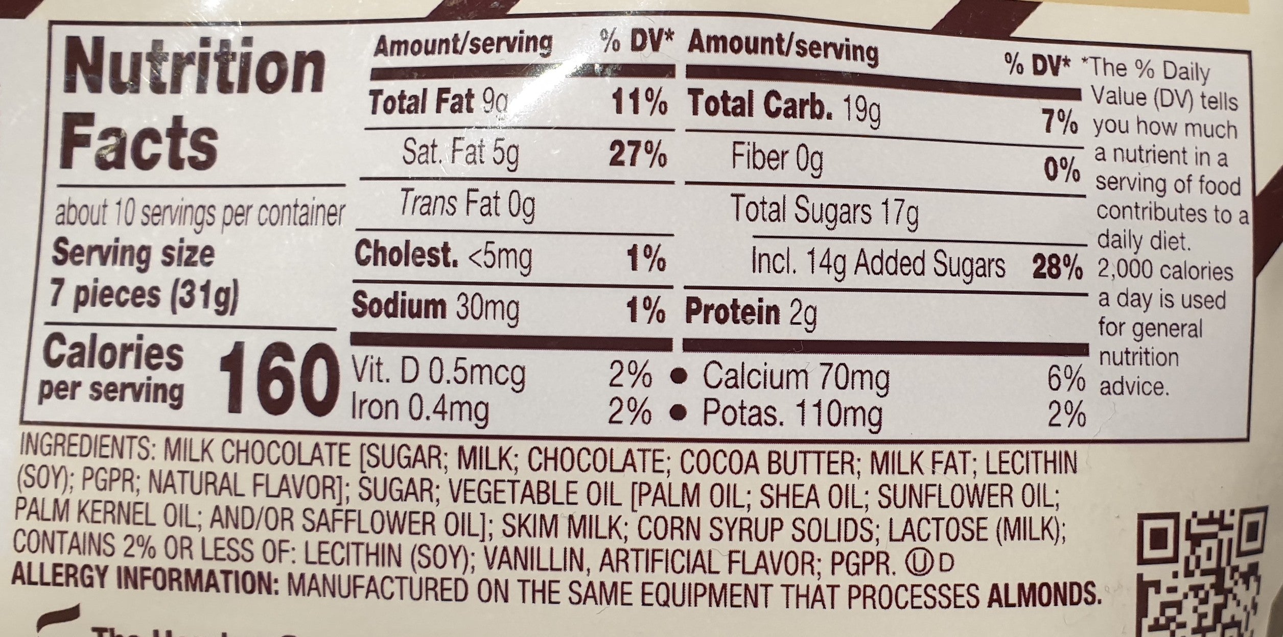 HERSHEY'S Kisses Hug Milk Chocolate & White Creme Share Pack 300g